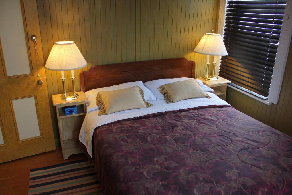 Auberge Du Cafe Chez Sam Baie-Sainte-Catherine Room photo