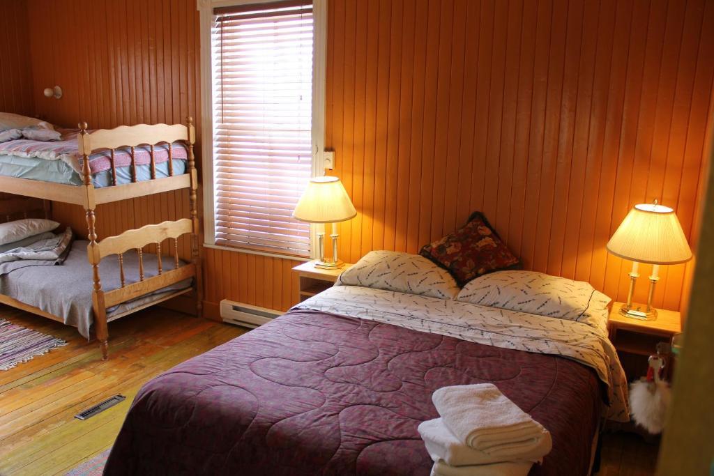 Auberge Du Cafe Chez Sam Baie-Sainte-Catherine Room photo