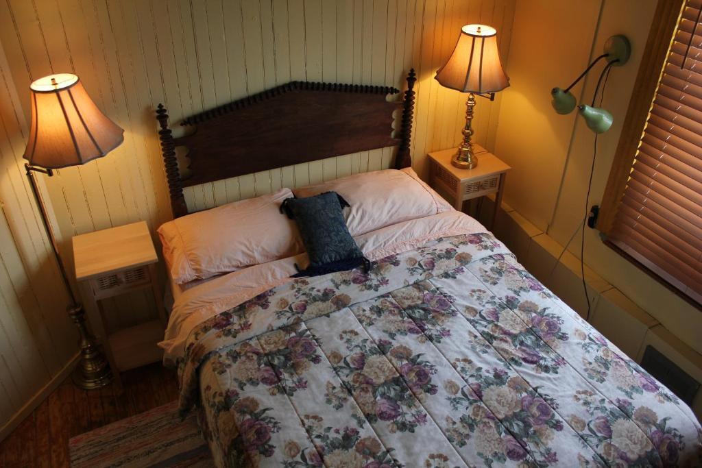 Auberge Du Cafe Chez Sam Baie-Sainte-Catherine Room photo