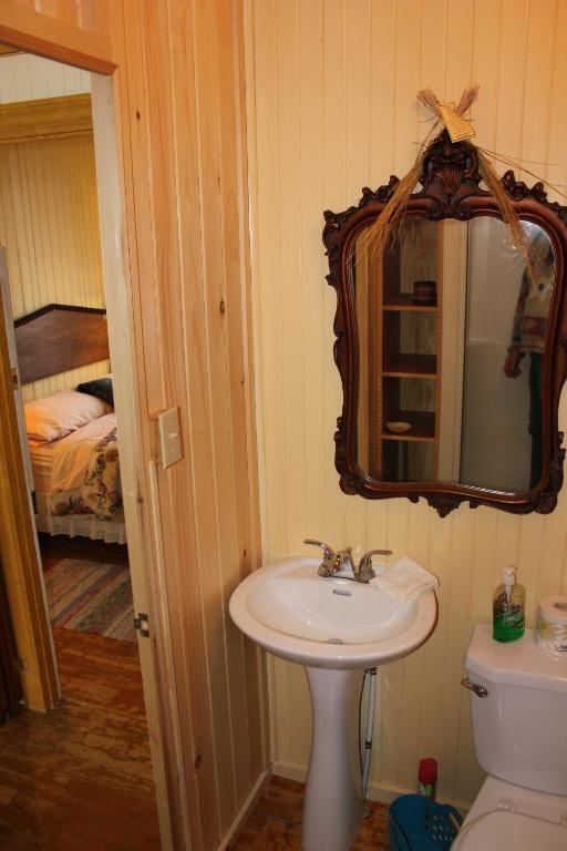 Auberge Du Cafe Chez Sam Baie-Sainte-Catherine Room photo